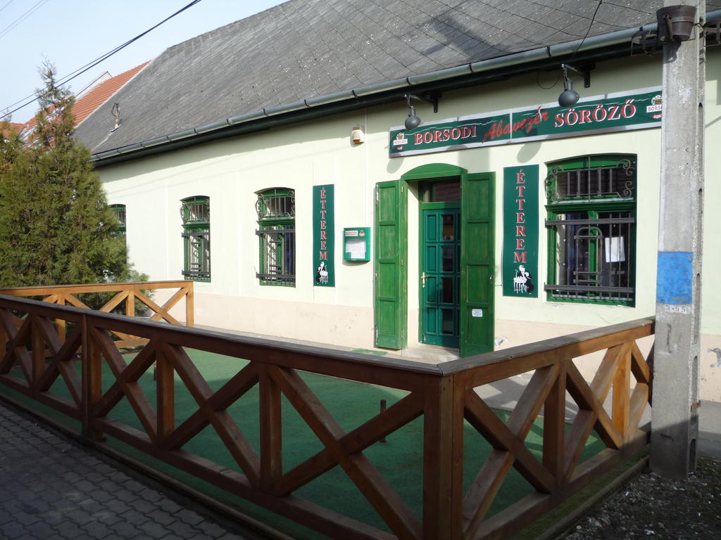 Aba Vezér Panzió és Étterem Hotel Abaújszántó Exterior foto
