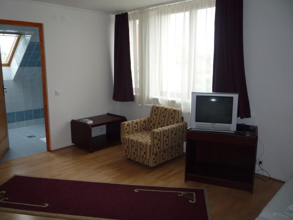 Aba Vezér Panzió és Étterem Hotel Abaújszántó Quarto foto