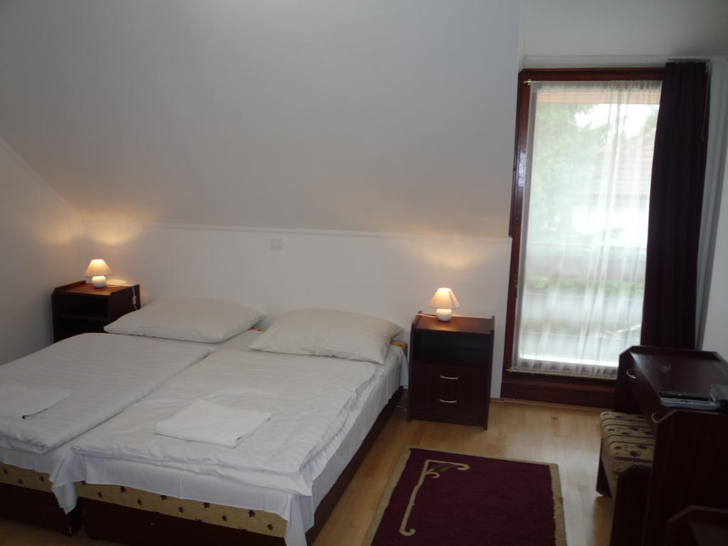 Aba Vezér Panzió és Étterem Hotel Abaújszántó Quarto foto