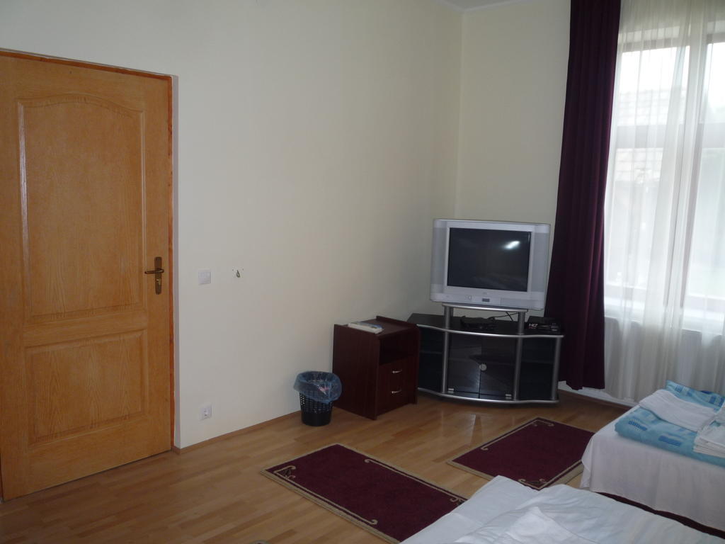 Aba Vezér Panzió és Étterem Hotel Abaújszántó Quarto foto