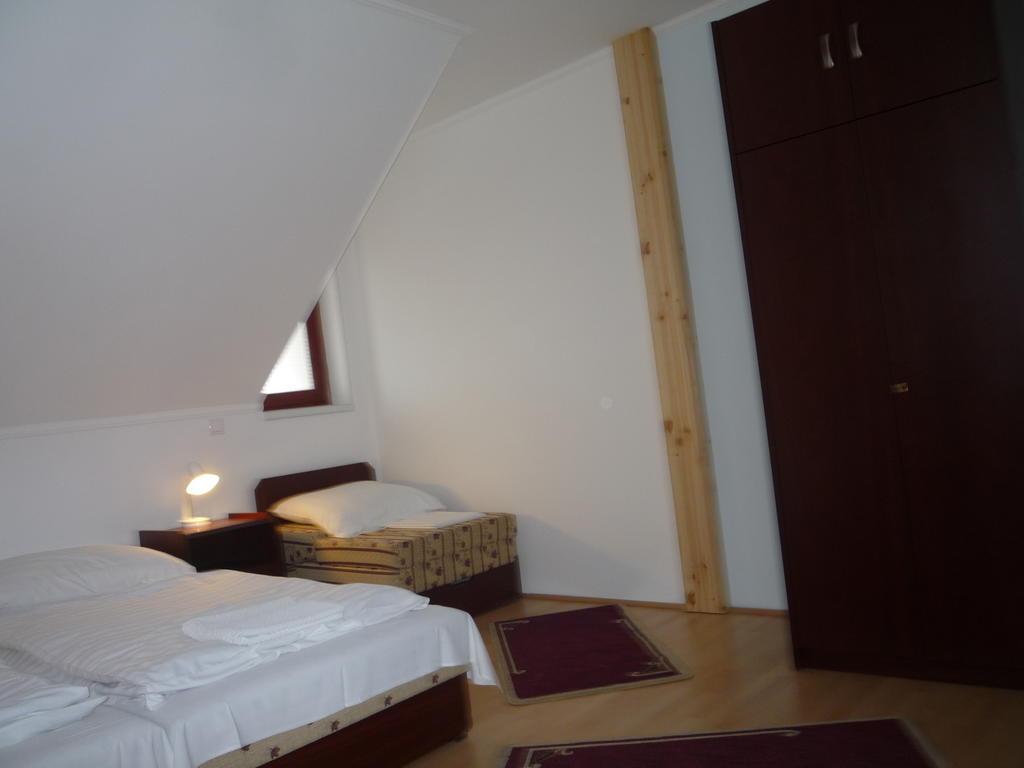 Aba Vezér Panzió és Étterem Hotel Abaújszántó Exterior foto