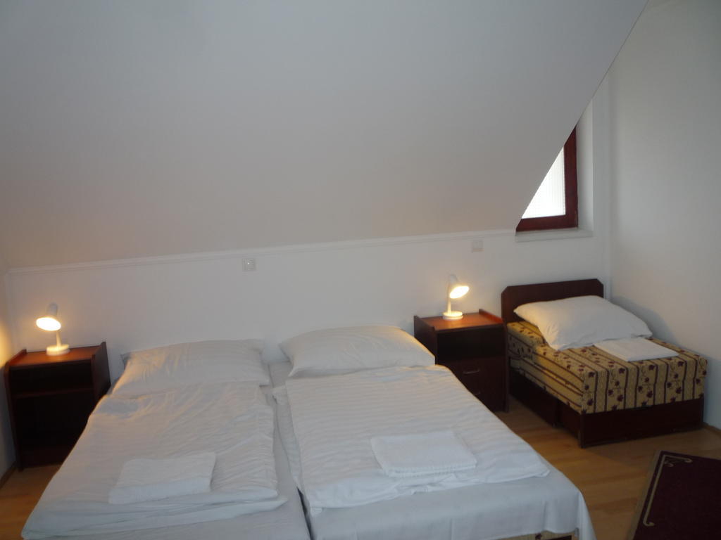 Aba Vezér Panzió és Étterem Hotel Abaújszántó Quarto foto